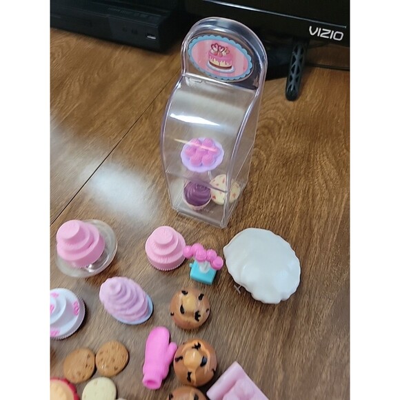Mixed lot Barbie Bakery Sweet Shop Accessories cookies muffins etc... - Picture 6 of 8